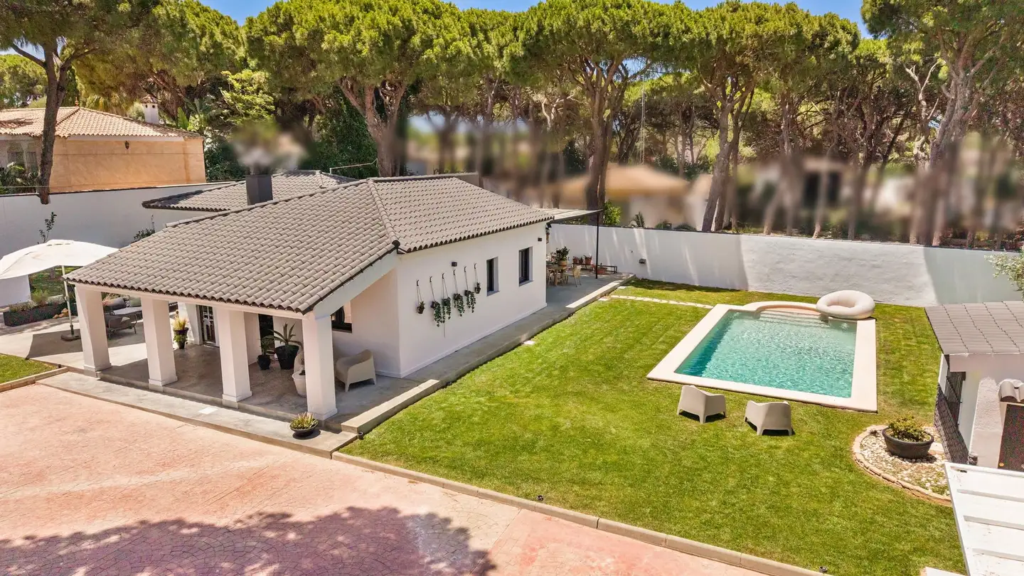 Villa Juju with pool and garden from the air